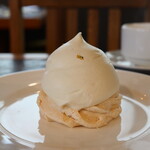 パンとお菓子と小さなレストラン bee - モンブラン（880円）