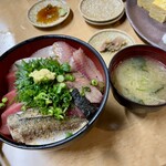 丼 万次郎 - 地魚多めの5色丼