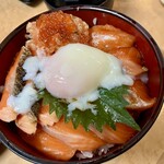 丼 万次郎 - サーモン尽くし丼