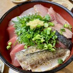 丼 万次郎 - 地魚多めの5色丼