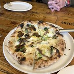 ピッツェリア パーレンテッシ - 茄子と秋田県産短角牛＆アンチョビとレモンのハーフ＆ハーフ　¥2100