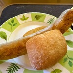 腸詰屋 - 料理写真:焼きソーセージサンド 630円
プレーン（粗挽きのソーセージ）