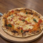 イタリア食堂 オリーブの丘 - 料理写真:ピッツァマルゲリータ 649円