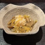 冨久屋 - 【前菜】ズワイガニ、茄子、なめこ、菊、ジュレ。　