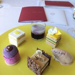 ベッラ・ヴィスタ - ピエール・エルメ・パリとパティスリーSATSUKIのスイーツ６点盛り