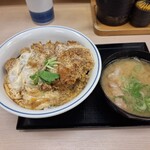 かつや - 料理写真:カツ丼（梅）+ とん汁（小）