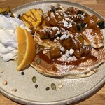 PARK STAND TOKYO 清澄白河 - プレートC パンケーキ、濃厚なカボチャディップ、塩キャラメルソース、甘露煮のかぼちゃとミックスナッツ、ホイップクリーム、オレンジが