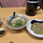 西谷家 - ラーメン750円、Cセット（半チャーハン）400円、替え玉130円