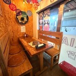 メキシカンバル victoria - 1番奥の窓際の席