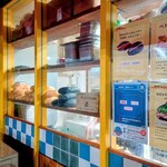 バインミー☆サンドイッチ - 竹炭のパンが目を引く笑