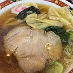 中華料理 共栄軒 - チャーシュー薄めですが大きい！