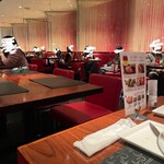 ル カフェドゥ ジョエル・ロブション - 店内のテーブル席