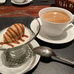 ル カフェドゥ ジョエル・ロブション - リンゴのブランマンジェ　キャラメルアイス