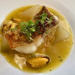 サンセリテ - ◉ 鮮魚料理
      ・大紋ハタのポワレ
      　　ムール貝のマルニエールソース