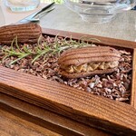 サンセリテ - ◉ アミューズ①
      ・特産松阪牛リエット カカオのエクレア