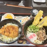 資さんうどん - 料理写真: