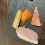 山ノ洋食屋 ざびえる - 前菜の鴨の下のピクルス