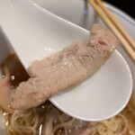 らぁ麺や 嶋 - 豚バラはジューシー。