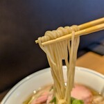 らぁ麺や 嶋 - 麺は硬めの茹で加減、この日は少し柔らか目、バラつきはあるみたい。