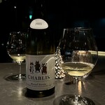 logue - ホテルの猫軍曹は一番左