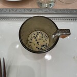 カサ・デ・アンジェラ 青山 - これは前菜。なんだったんだろう？キャビアのプリンみたいな。美味しかったけど、カトラリーと食器の大きさが合ってなかった