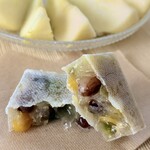 中田屋 - 瑚紫記　2個箱　918円　5種類の豆が色とりどりで美しいきんつば