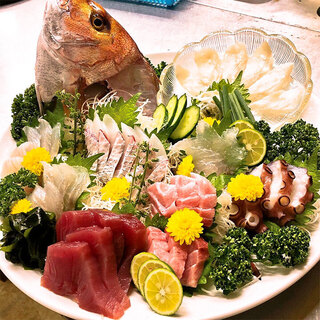 지역에서 잡은 신선한 해산물을 즐기세요