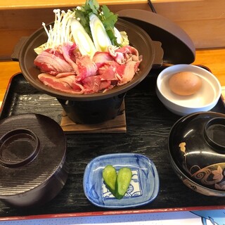 점심에는 해산물과 로스트 비프, 1인 냄비를 즐겨보세요!