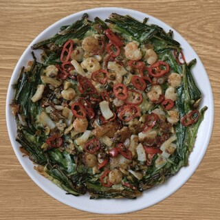 具がぎっしりで満足感たっぷり！もちもち食感の「海鮮チヂミ」