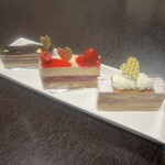 ラローム - 左からオペラ・マスカルポーネといちごムース、ミルフォイユカフェ