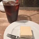 ELEPHANT FACTORY COFFEE - 自家製チーズケーキ
