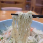 さがわ食堂 - 麺はコシの有る、手打ち中太縮れ麺！！