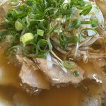 鯨人 - 正油チャーシュー＋生卵アップ