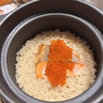 めしや 鼓動 - 
      ・銀鮭といくらの土鍋ご飯
      