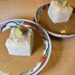 めしや 鼓動 - ・お通し　自家製ごま豆腐
                                