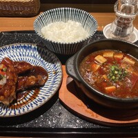 南風楼 - 「麻婆豆腐(ライス付き)」と「国産豚ヒレの黒酢ソース」