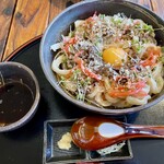 ががちゃ屋 - 牛肉とゴボウの釜玉うどん