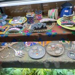 Trois - アクセサリーの販売も