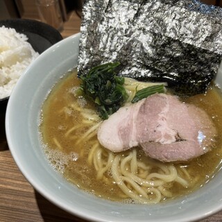 横浜ラーメン 渡来武_0