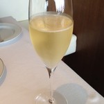 オテル・ド・ヨシノ - シャンパンで乾杯