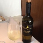 オテル・ド・ヨシノ - 2杯目 白ワイン インソリア(イタリア) グラス1000円(税・サービス料別)