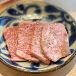 焼肉大衆酒場 真肉焼屋 天神橋四丁目店 - 名物　黒毛和牛A5真肉焼屋カルビ　塩