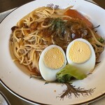 ルーエ ぶらじる - ナポリタンですが、ありきたりのこってりトマトソースではなく、どちらかと言うとスープタイプに近いようなナポリタンですが、大人の微妙な味加減が好きな人向けのさっぱりしながらも味が優しいタイプ。癖になる。