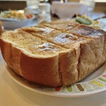 キッチン たかま - 厚み5〜6cmはあるトースト！めちゃ旨でした！