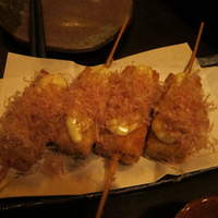 八吉 新宿西口店 - なんだったか、チーズの揚げたもの