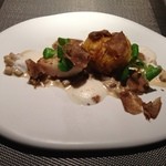 エクアトゥール - ★7お魚
      ローストした活けホタテ貝と白子のじゃがいも包み、セップと秋トリュフソース