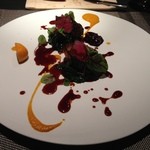 エクアトゥール - ★9お肉
      北海道産鹿肉ロースのロティ、ほおずきと黒いちじく、ソースグランブヌール