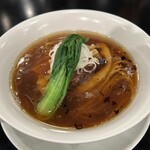 創作麺工房 鳴龍 - 醤油拉麺 ¥1,300（価格は訪問時）
