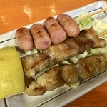 今屋のハンバーガー  - 豚串、鶏皮、ウインナー(塩味)