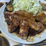 ナカガワ☆スエ食堂 - まるでグローブのように分厚いトンテキですが、柔らかさは半端ない！